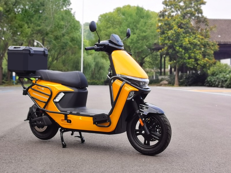 ZP19L delivery e-scooter — yellow with rear delivery box, 1500W mid-power for last-mile.